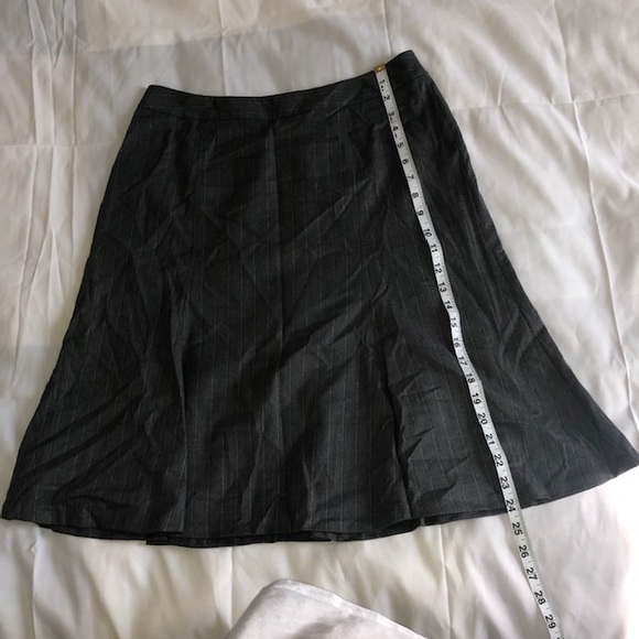 Ladies 100% wool skirt by Brooks Brothers - Picture 2 of 4